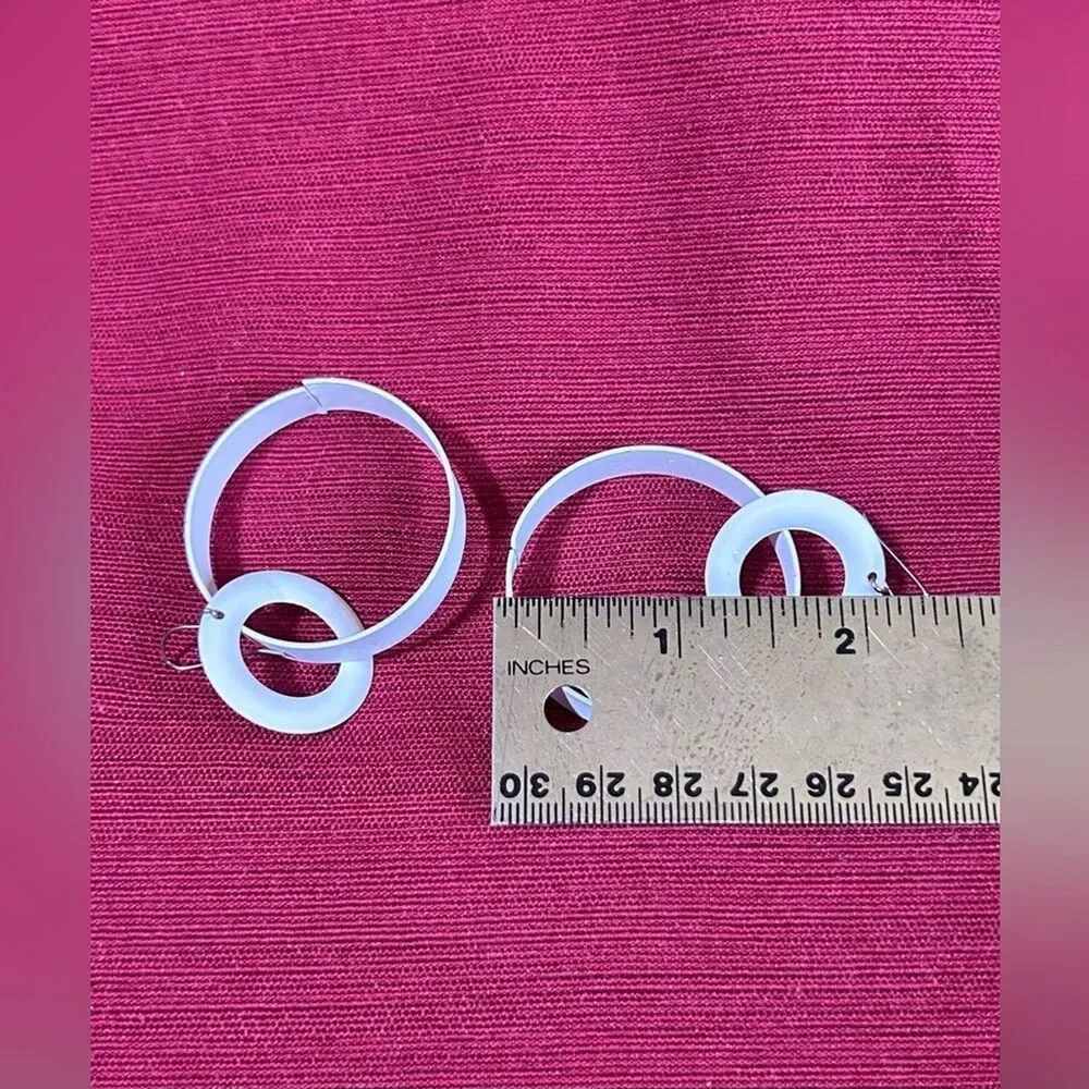 Double Hoop White Metal Earrings Retro 70’s 80’s Disco Chunky GUC Matte Party